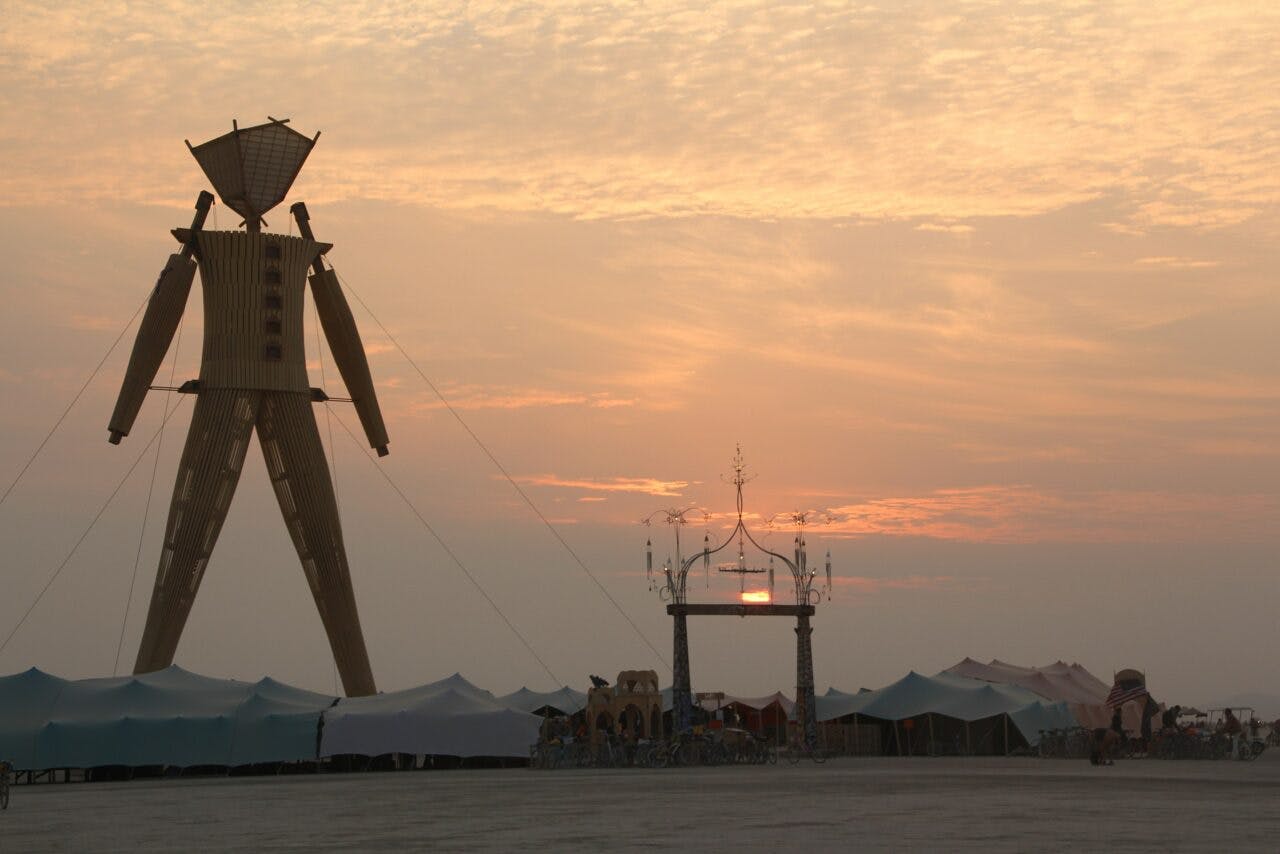 Schlammschlacht beim Burning Man: 70.000 Besucher stecken fest