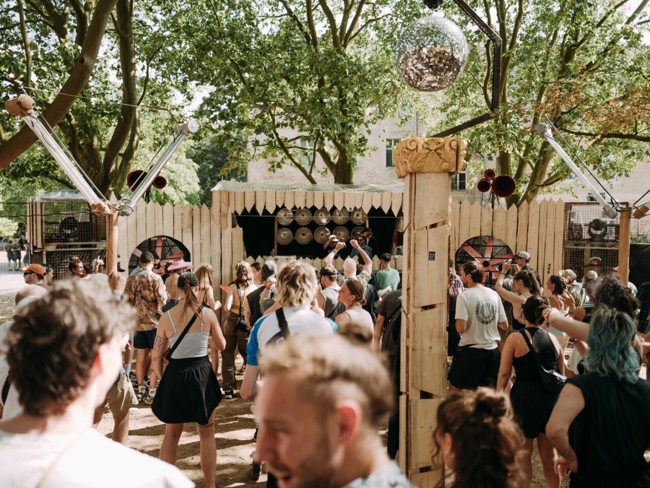 Zwischen Natur und rustikalem Charme: Das einzigartige Konzept des Mahagoni Festivals