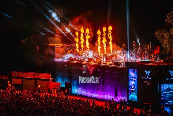 Tokio Hotel spielen spontanes Festivalfinale auf dem PAROOKAVILLE