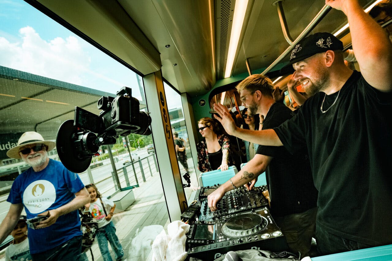 Goodboys bringen LOA-Vibes in die Luxemburger Straßenbahn