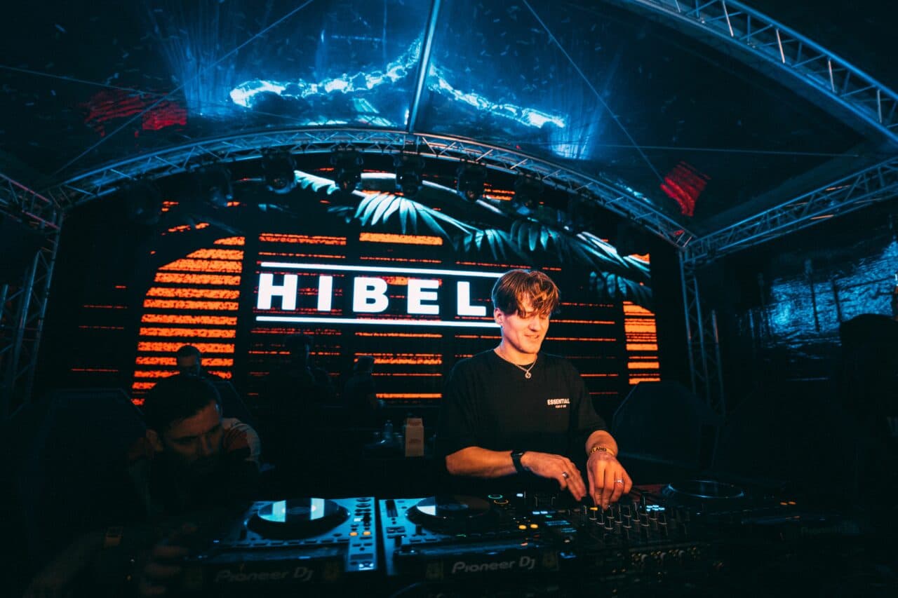 Aaron Hibell im Bootshaus: Cineastischer Melodic Techno für den Mainfloor