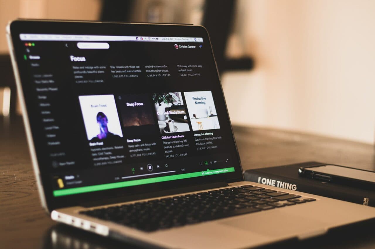 Kein Mensch hinter dem Profil: Spotify kennzeichnet KI-Artists