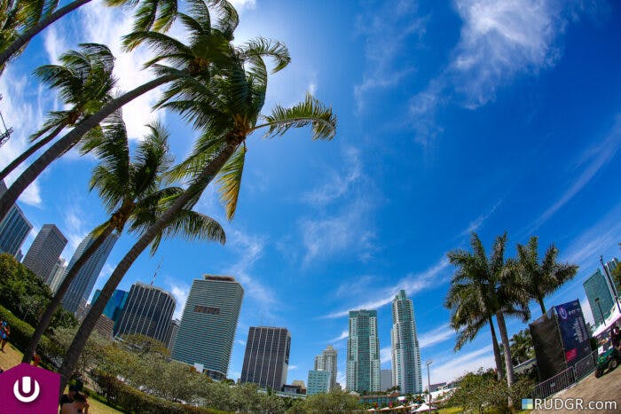 Ultra Miami beginnt 2. Tag mit mehrstündiger Verzögerung