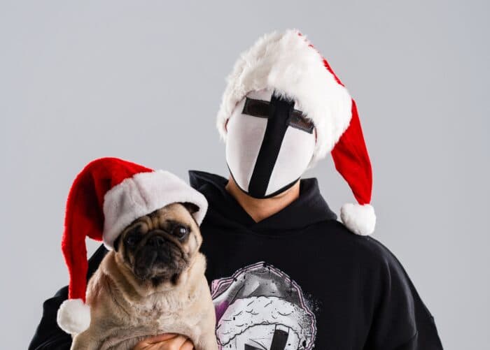 Holy Christmas: Holy Priest droppt neuen Weihnachtsmerch