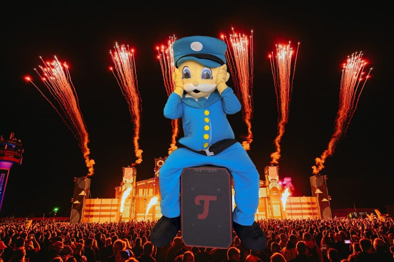 Bass im Anflug: Teufel, DJ Mag Germany und Ferdinands Feld heben gemeinsam ab