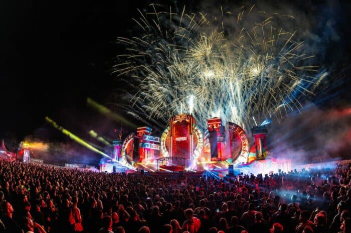 Into The Madness 2026: Harder Styles mit Seeblick