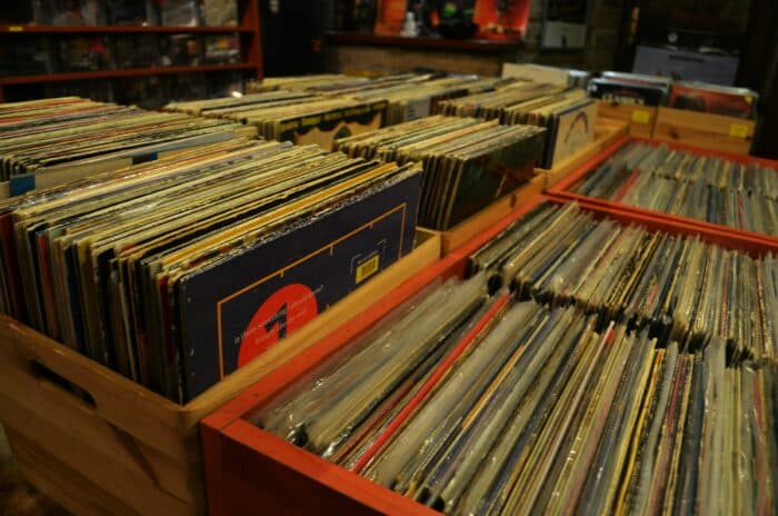 15.000 Fake-Platten: Betreiber einer illegalen Vinylfabrik muss ins Gefängnis