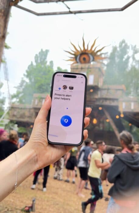 Hilfe auf Knopfdruck: Wie SafeNow beim Wurzelfestival hilft